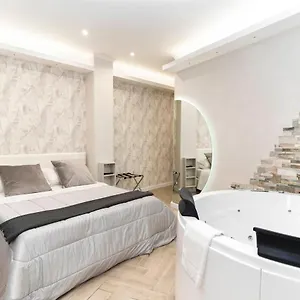 Silver Coliseum Apartment
